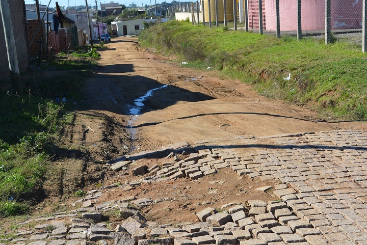 Na Joaquim Manoel de Ávila, a precariedade da via  