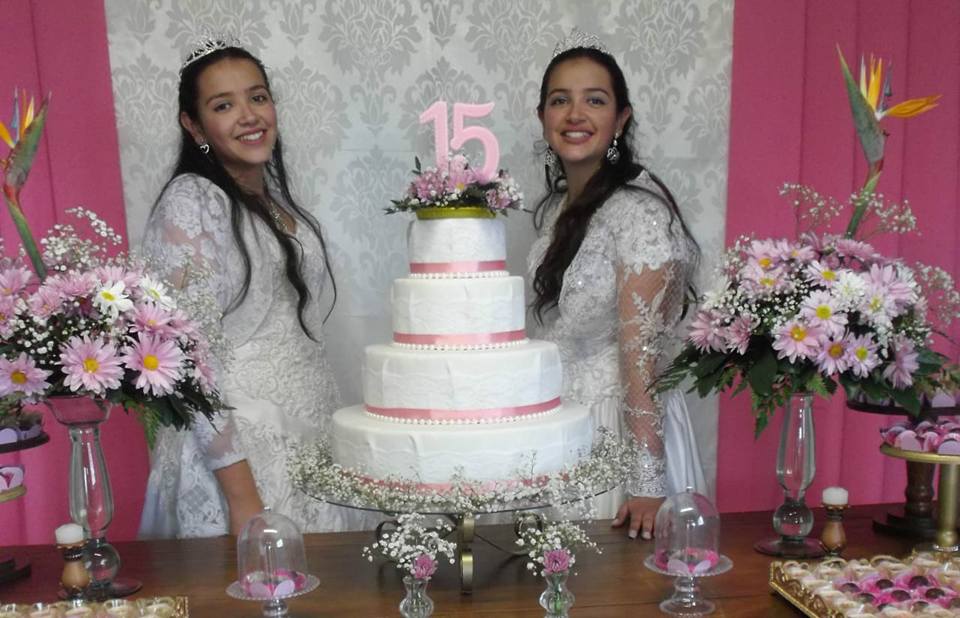 Marina e Leontina comemoraram o aniversário com todas as tradições