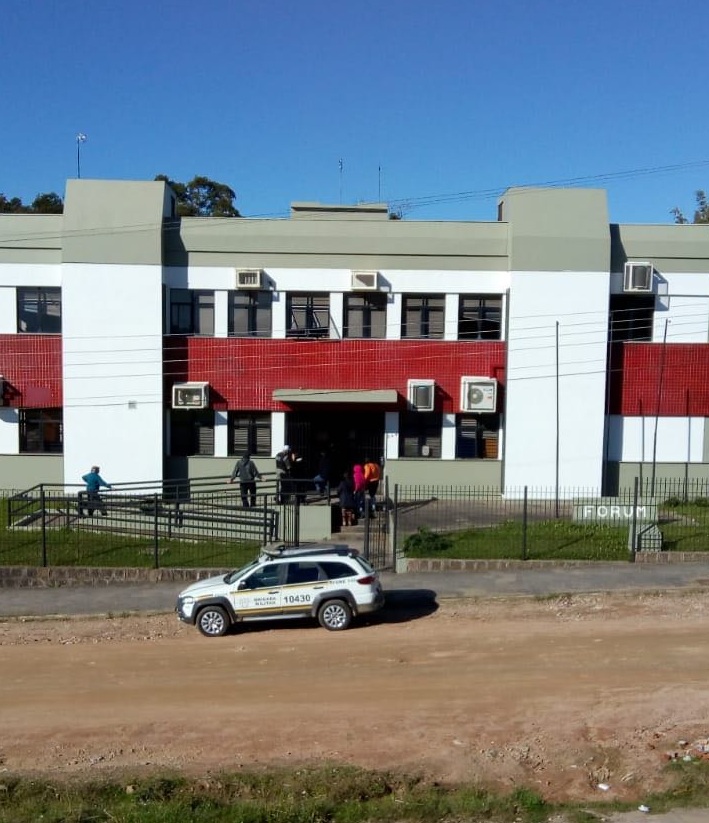 Fórum de Pinheiro Machado durante a audiência na tarde desta quinta-feira (12)