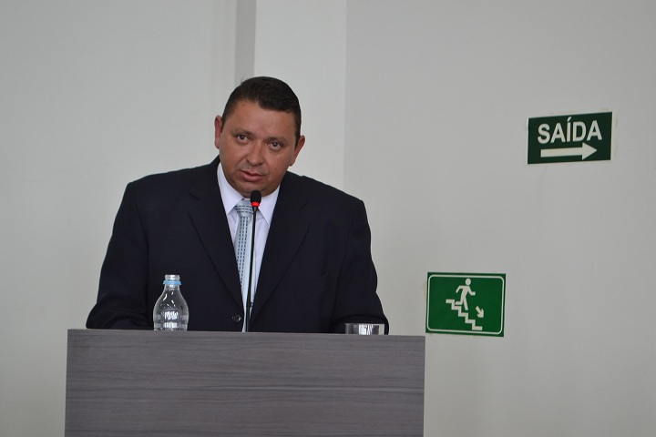 Dino quer que sessões e reuniões das comissões sejam pela manhã