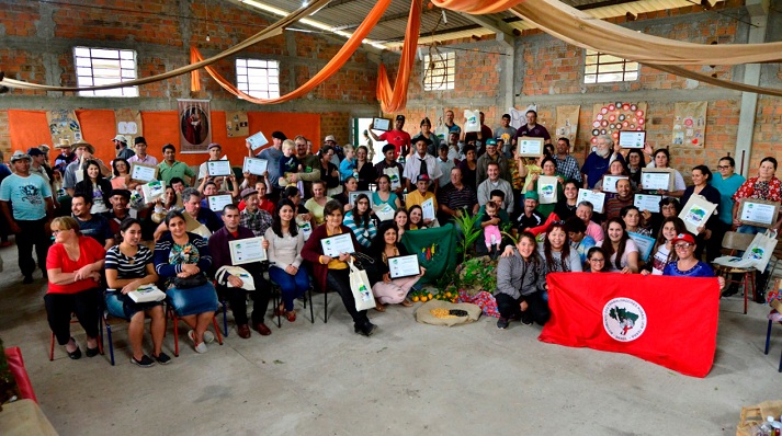 Grupo trocou experiências, sementes crioulas e fez debates sobre os cuidados com o meio ambiente. No final, todos receberam certificados.