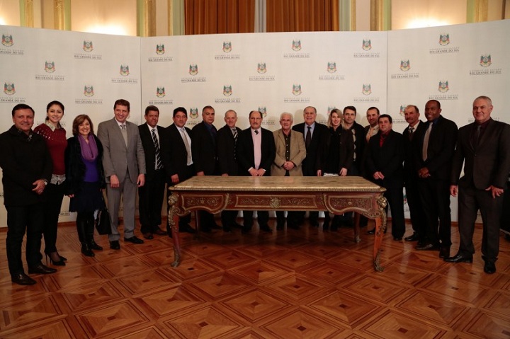 Após o evento, lideranças da região e do Estado, posaram para uma foto oficial 