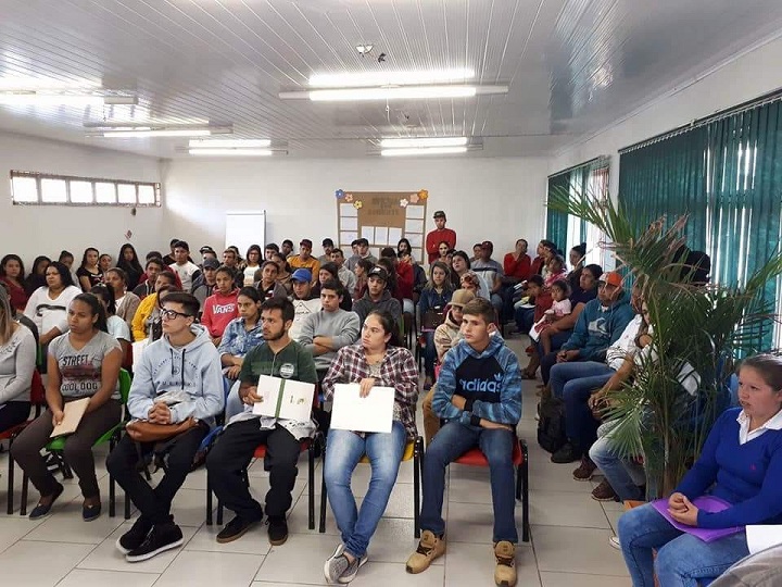 Os jovens passam por entrevistas direto com o supervisor de cada área