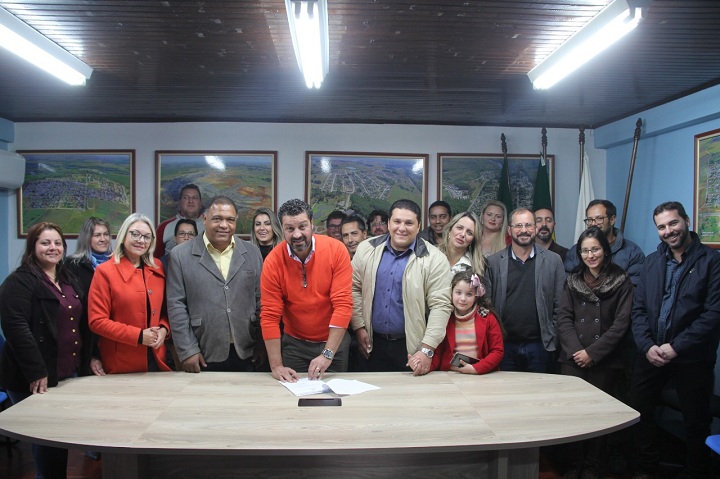 Posse reuniu o primeiro escalão do governo e lideranças políticas da cidade