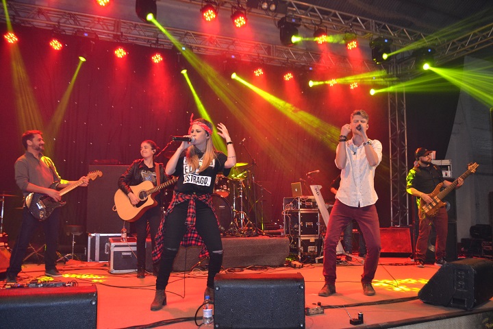 Dupla sertaneja deu um verdadeiro show no palco da Festa do Colono