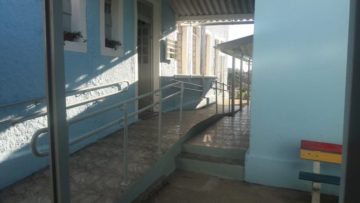 Rampas de acessibilidade foram instaladas na entrada e pátio da escola