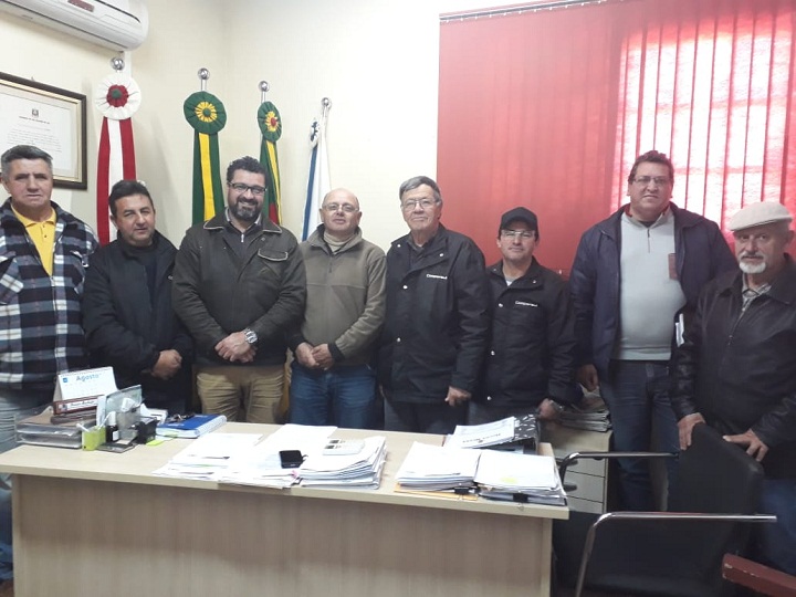 Parceria foi firmada durante reunião no gabinete do prefeito Renato, em Hulha Negra