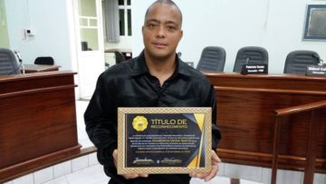 Recentemente, Bafo também recebeu o título de Mestre de Capoeira
