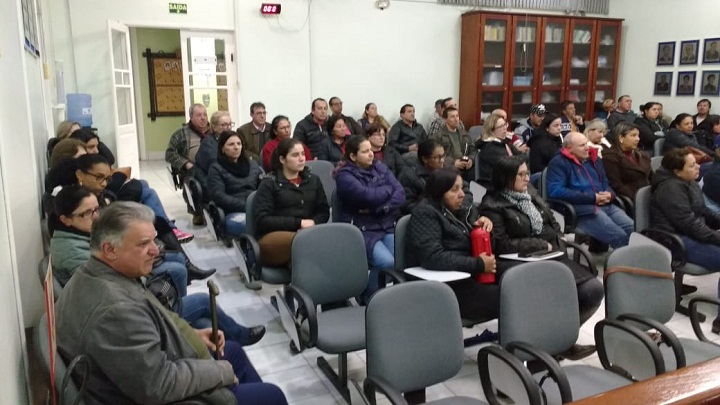 Durante votação, a categoria rejeitou a proposta do Executivo